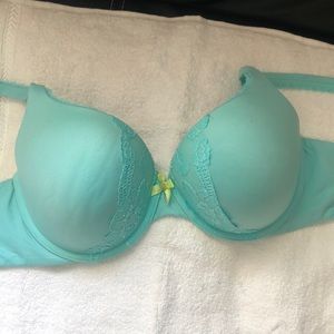 Victoria’s Secret Body by Victoria perfect coverage bra.  34DD. Diamond accent
